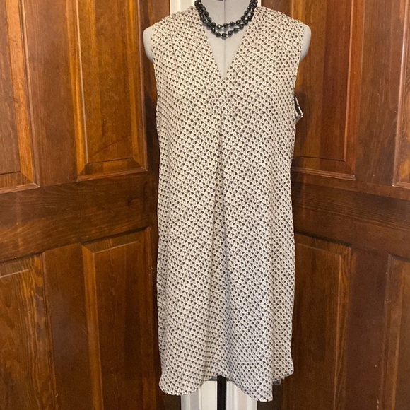 H & M V-Neck Sleeveless Dress - Picture 1 of 6